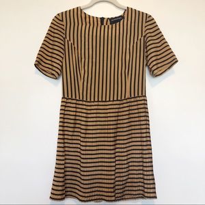 MINKPINK Gold & Black Striped Dress w. Pleats S